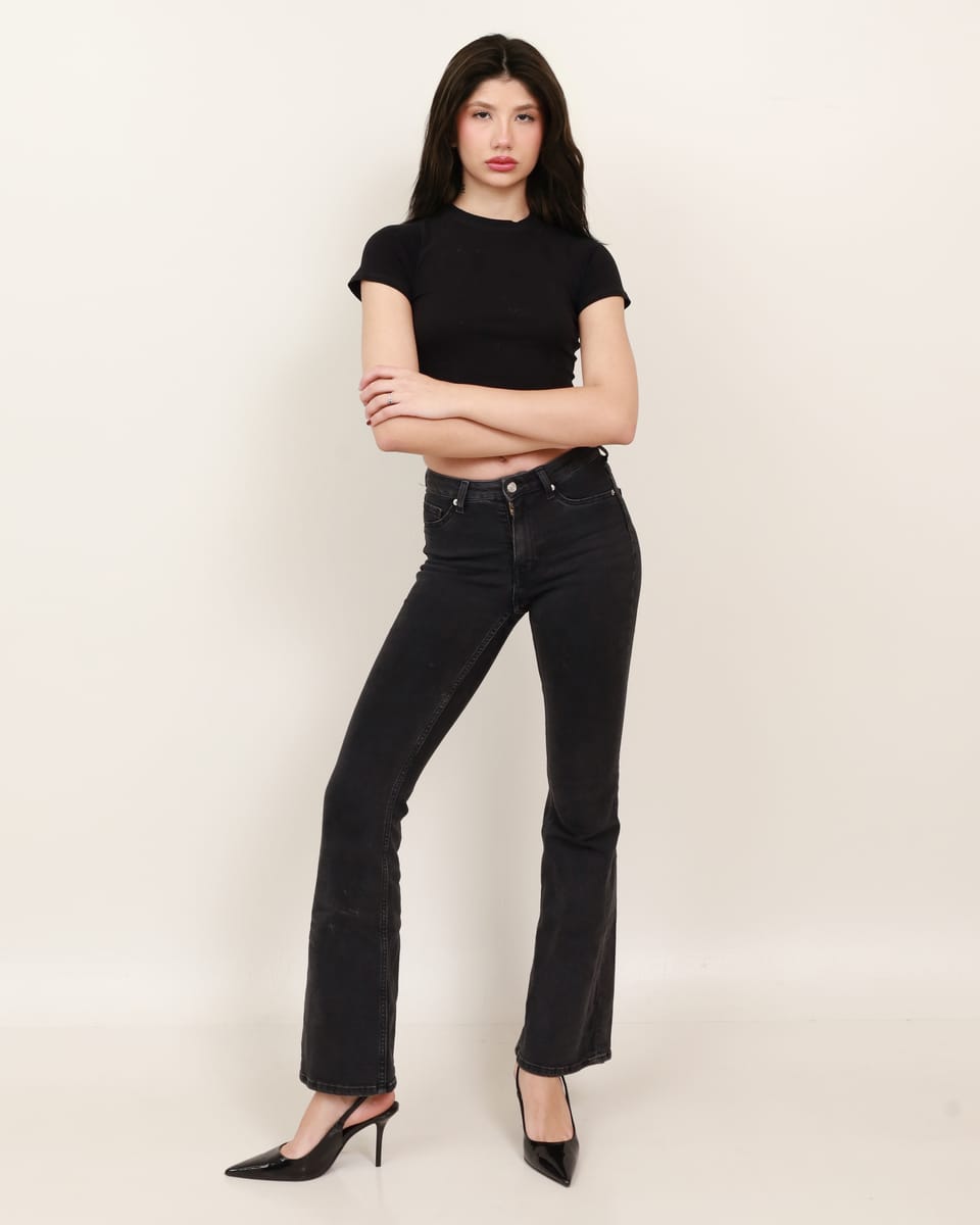 Full-length front look of Asal Dabbaghchian
